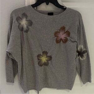 Aaeda Gray Floral Sweater Size S